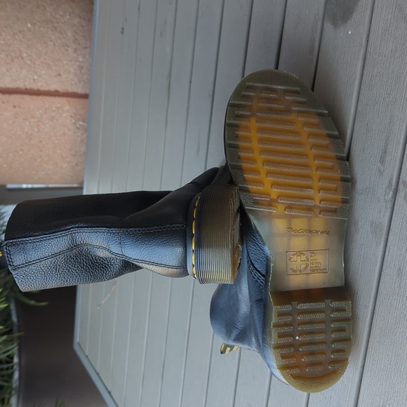 NWOT Doc Marten's 1460 Women's Virginia Leather Boots 8-Eye - Picture 3 of 6